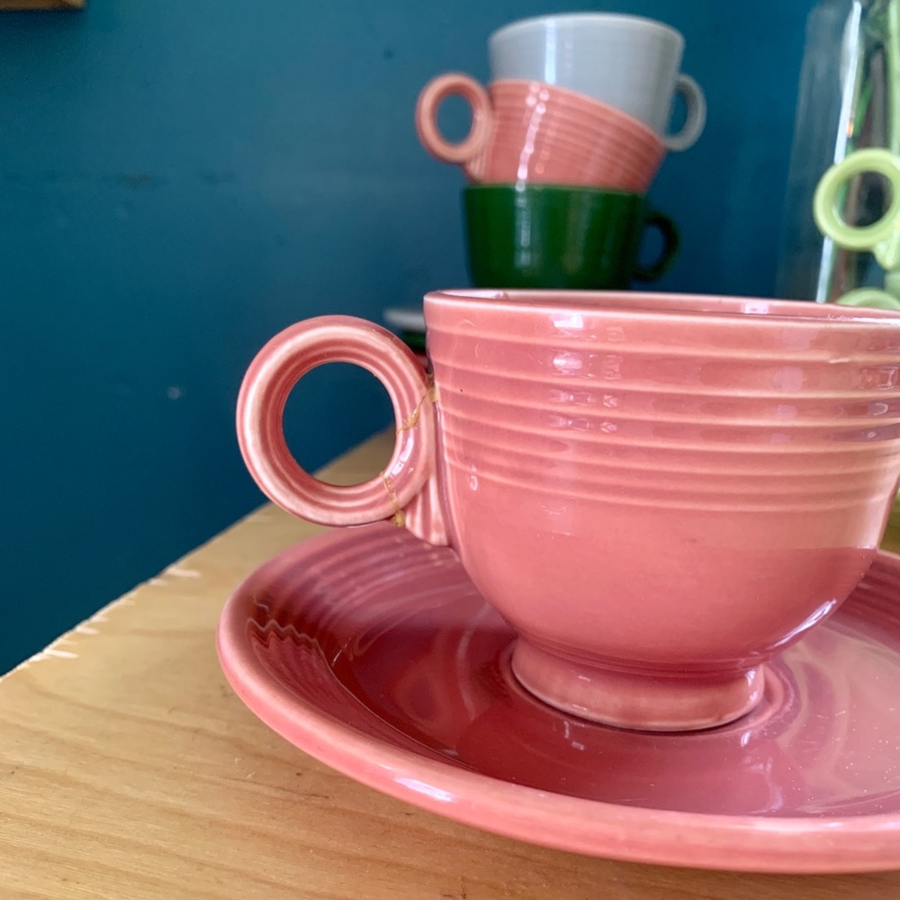🎁 FIESTA Vintage Rose 💕 Teacup & Saucer, Flaws (ca 1930s-50s) - Picture 3 of 6